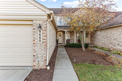 4680 Hunters Cir W, Canton, MI, 48188-2377 | Card Image