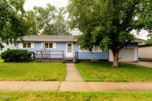 1017 James Ave Ne, Jamestown, ND, 58401-3565 | Card Image