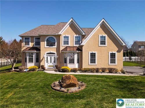 2277 Leigh Dr, Forks Twp, PA, 18040-8472 | Card Image