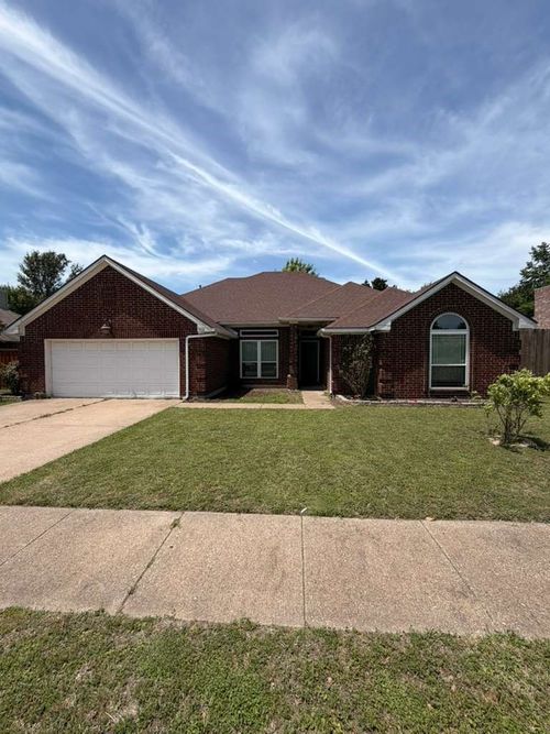 906 Busby Dr, Cedar Hill, TX, 75104-7226 | Card Image