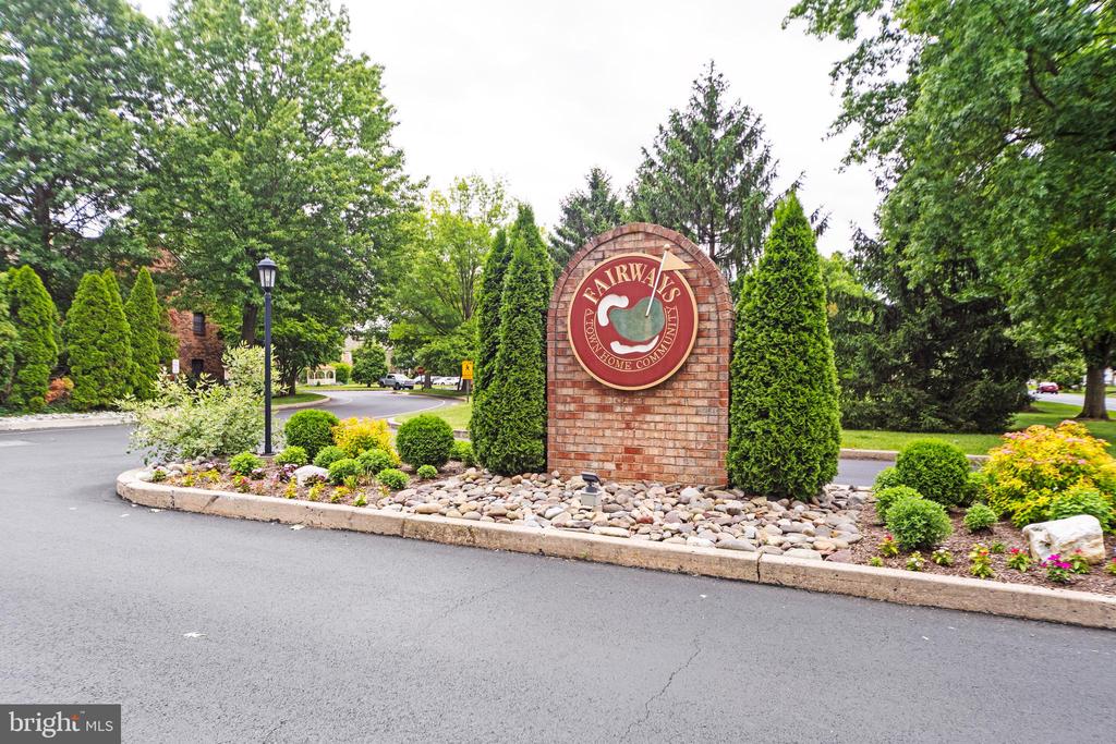 Winged Foot Ct, Royersford, PA 19468