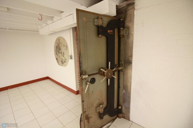 Basement safe | Image 67