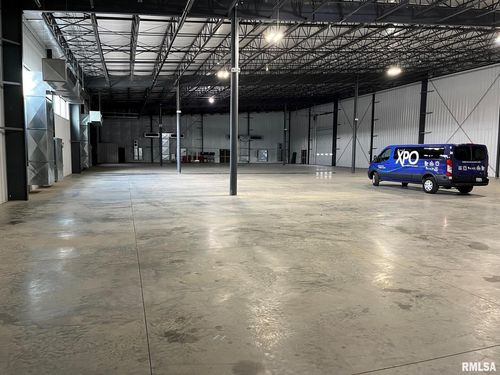 922 Mississippi Pkwy, East Moline, IL, 61244-1210 | Card Image