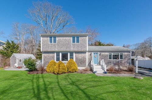 26 Mattakiset Rd, Mattapoisett, MA, 02739-1921 | Card Image