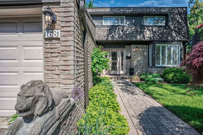 1681 Medallion Crt, House other with 5 bedrooms, 3 bathrooms and 4 parking in Mississauga ON | Image 5