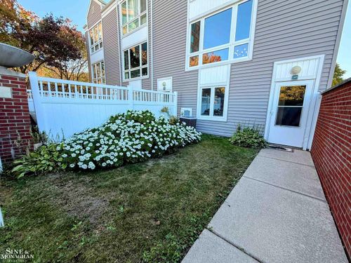 3305 Jib Ln, Detroit, MI, 48207-5003 | Card Image