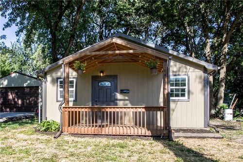 606 Niagara St, Holden, MO, 64040-1249 | Card Image