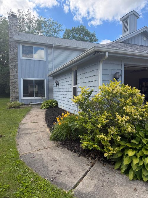 4505 Brookshire Circle, Fort Wayne, IN, 46835-4434 | Card Image