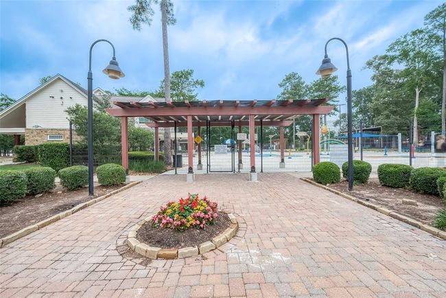 Back pool and splash pad. | Image 31