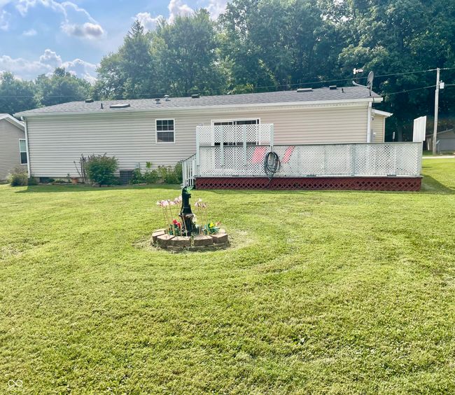 view of front of home with a front yard, view of scattered trees, and roof with shingles | Image 4