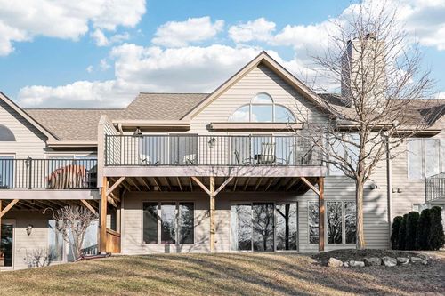 445 Sunset Trail, Hartland, WI, 53029 | Card Image