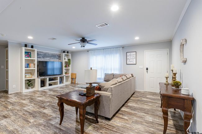 21167 Joe Paul Ln, House other with 4 bedrooms, 2 bathrooms and null parking in Chandler TX | Image 4