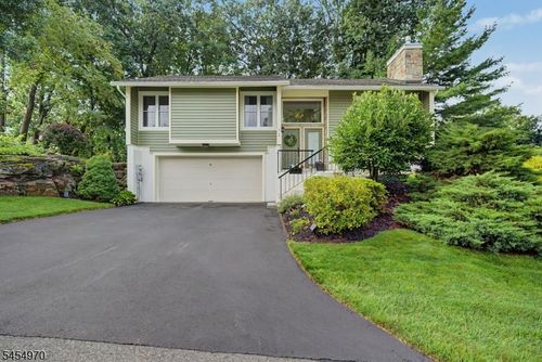 2 Canada Goose Dr, Hackettstown, NJ, 07840-3105 | Card Image