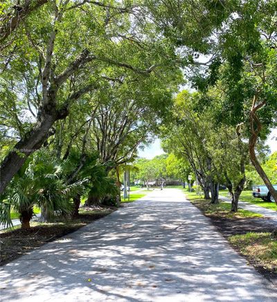 18930 Sw 89th Ct, House other with 4 bedrooms, 2 bathrooms and null parking in Cutler Bay FL | Image 2