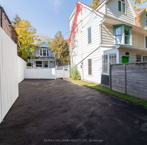 106 Willow Ave, Toronto, ON, M4E3K3 | Card Image