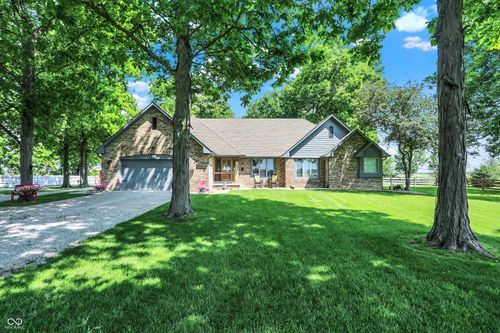 10910 W Us Highway 40, Charlottesville, IN, 46117-9600 | Card Image