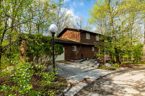 3949 Waldenwood Dr, Ann Arbor, MI, 48105-3008 | Card Image