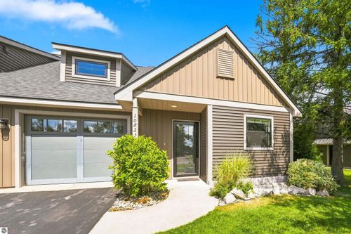 10823 E Grandview Road, Traverse City, MI, 49684 | Card Image