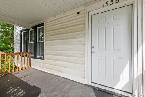 1536 Hazelwood St, Detroit, MI, 48206-2233 | Card Image