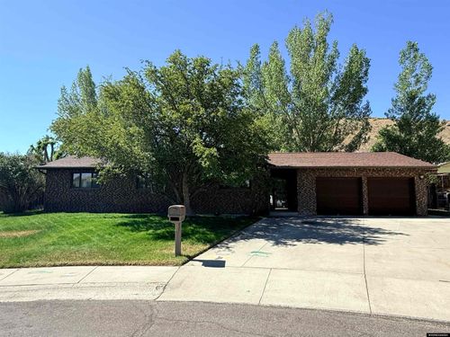 520 Hutton Cir, Green River, WY, 82935-4934 | Card Image