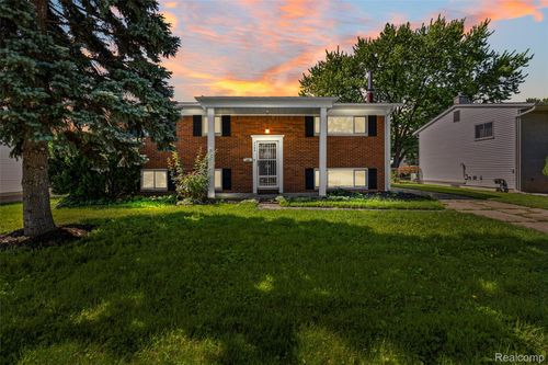 2268 Serra Dr, Sterling Heights, MI, 48310-5248 | Card Image