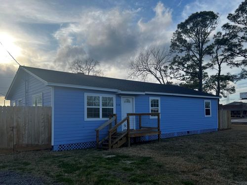 4118 Miller St, Bacliff, TX, 77518-2700 | Card Image