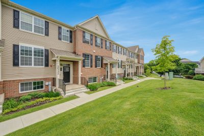 10332 Kerry Ridge Court, Townhouse with 2 bedrooms, 2 bathrooms and 2 parking in Chicago Ridge IL | Image 2