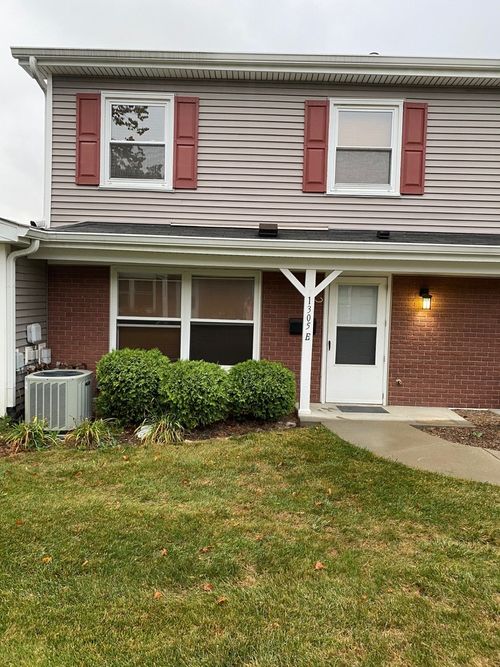 1305 Kingsbury Dr, Hanover Park, IL, 60133-2532 | Card Image