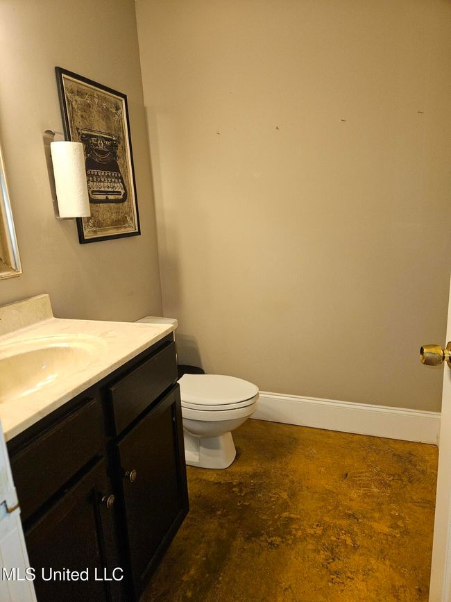 Mktg PR Hallway bathroom v1 | Image 18