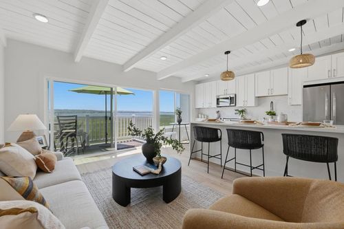 2-4013 Crown Point, San Diego, CA, 92109 | Card Image