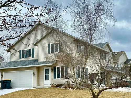 335 Nicole Ct, Pewaukee, WI, 53072-2599 | Card Image