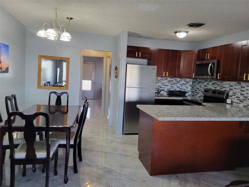 apt-17-800 Sw 11th Ave, Hallandale Beach, FL, 33009-6711 | Card Image