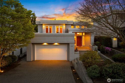 227 8th Ave, Kirkland, WA, 98033-5527 | Card Image