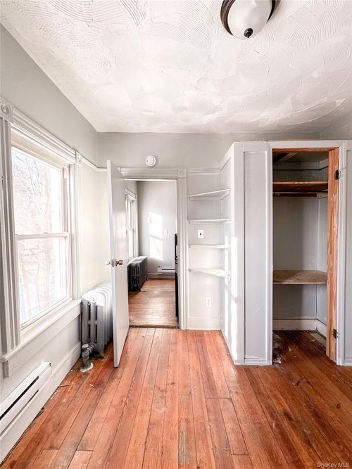 4-545 Broadway, Thompson, NY, 02701 | Card Image