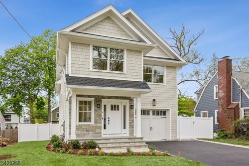 4 Shadylawn Dr, Madison, NJ, 07940-1012 | Card Image