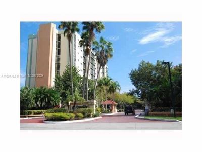 918 - 17021 N Bay Rd, Condo with 1 bedrooms, 1 bathrooms and null parking in Sunny Isles Beach FL | Image 3