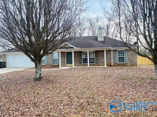 302 Earnhardt Dr, New Market, AL, 35761-7917 | Card Image