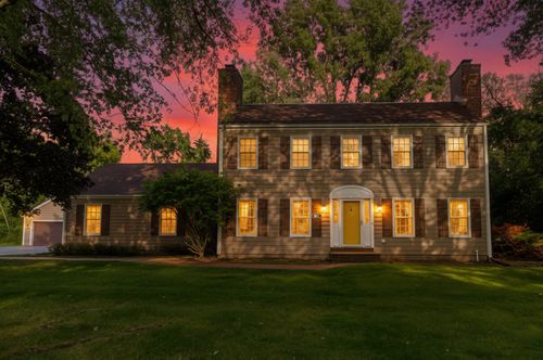9822 N Auburn Ct, Mequon, WI, 53092-6049 | Card Image