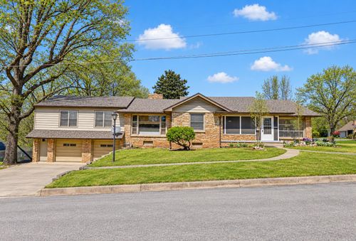 600 Walnut Dr, Neosho, MO, 64850-2135 | Card Image