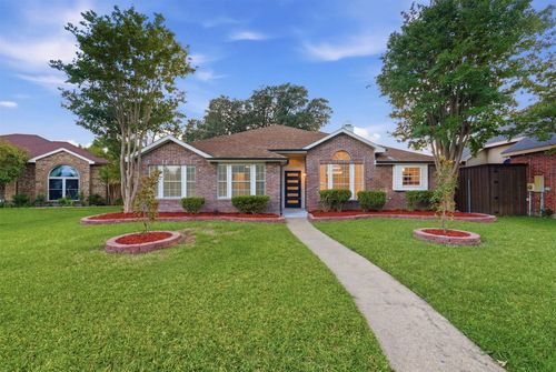 7034 Lo Chalmers Ln, Garland, TX, 75043-6637 | Card Image