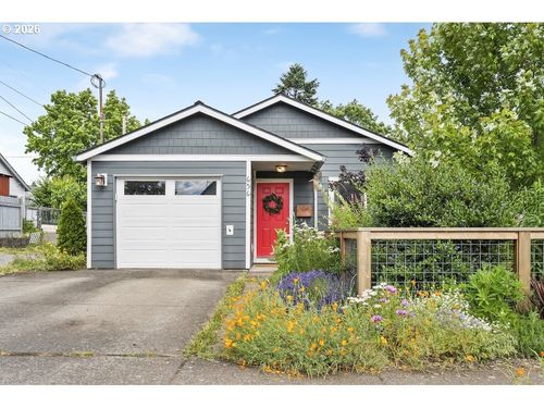 636 Se 84th Ave, Portland, OR, 97216 | Card Image