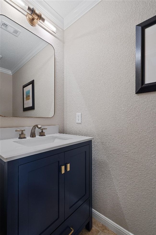 Half-Bath on Main Floor | Image 14