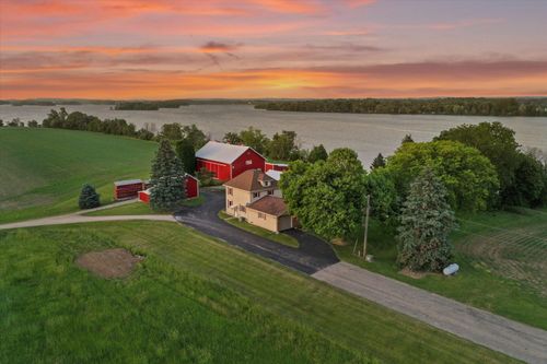 4554 Lakeview Rd, HUSTISFORD, WI, 53034-9715 | Card Image