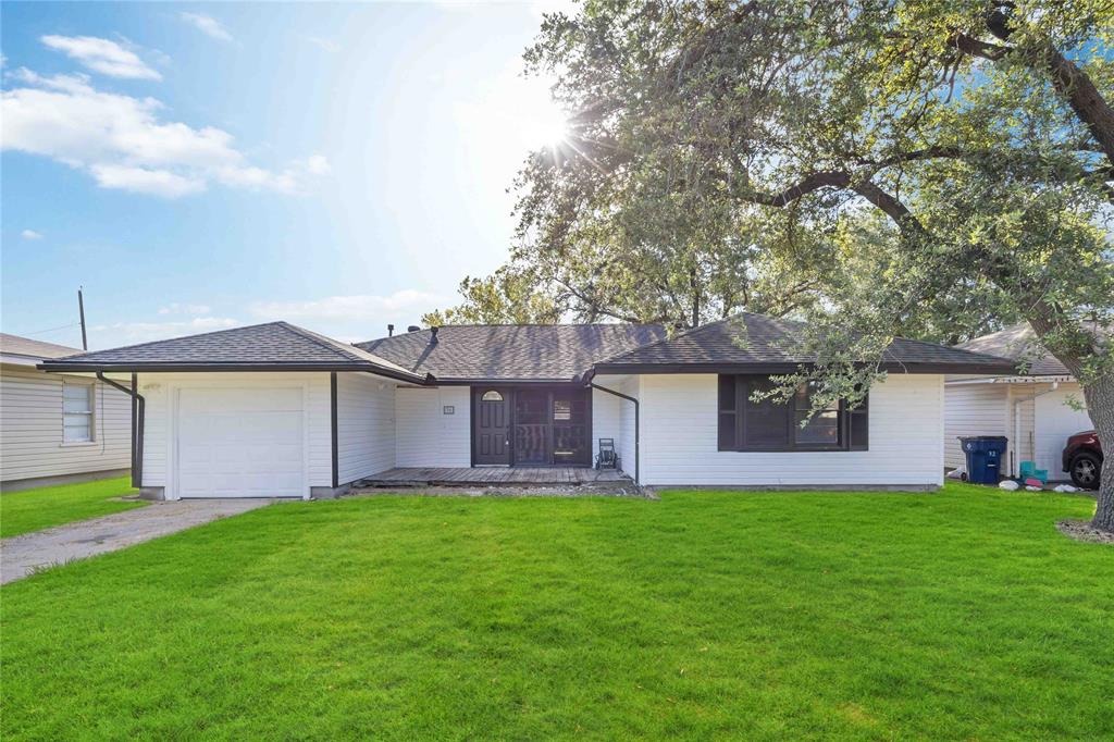 17th St, Texas City, TX 77590