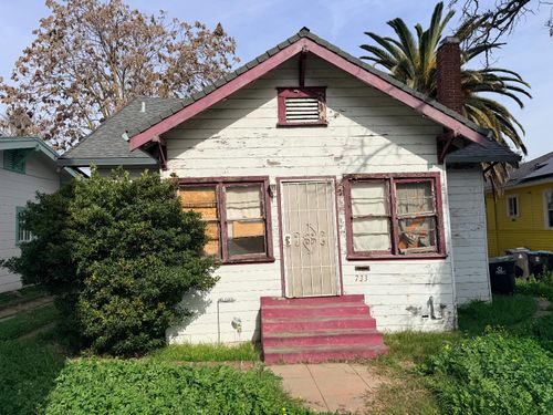 733 W Magnolia St, Stockton, CA, 95203-2335 | Card Image