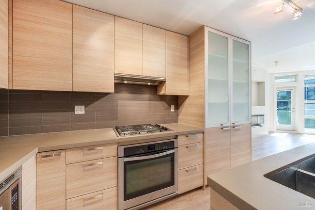 111 - 3606 Aldercrest Dr, Condo with 1 bedrooms, 2 bathrooms and 1 parking in North Vancouver BC | Image 9