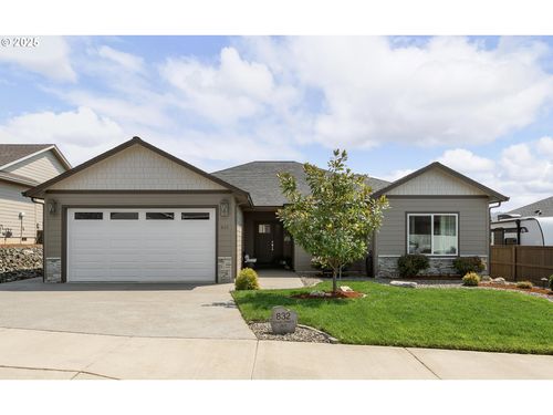 832 Sand Pines Ave, Sutherlin, OR, 97479-9152 | Card Image