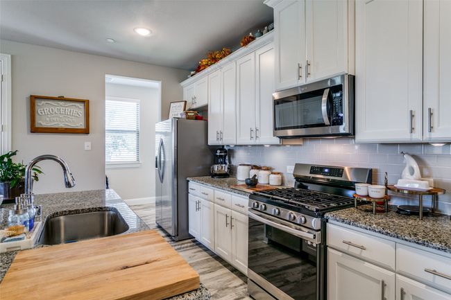 1052 Foxglove Dr, Townhouse with 3 bedrooms, 3 bathrooms and null parking in Carrollton TX | Image 11