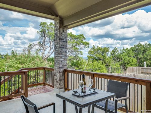 21 Mariposa Pkwy W, Boerne, TX, 78006-2220 | Card Image