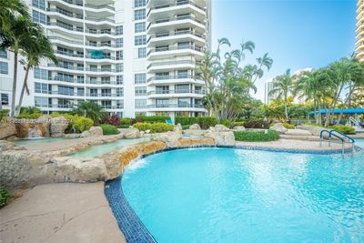 2206 - 19101 Ne 36th Ct, Condo with 2 bedrooms, 2 bathrooms and null parking in Aventura FL | Image 3